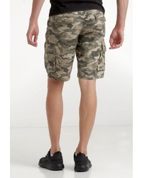 olivgrüne Camouflage Shorts von LIFE & GLORY