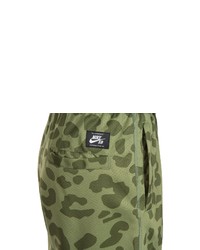olivgrüne Camouflage Shorts von Nike SB
