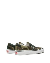 olivgrüne Camouflage Slip-On Sneakers aus Segeltuch von Vans