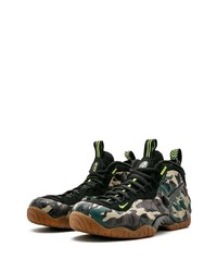 olivgrüne Camouflage Sportschuhe von Nike