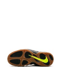 olivgrüne Camouflage Sportschuhe von Nike