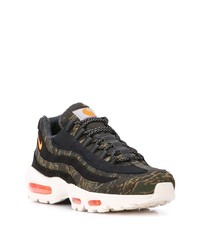 olivgrüne Camouflage Sportschuhe von Nike