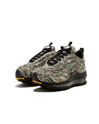 olivgrüne Camouflage Sportschuhe von Nike