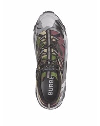 olivgrüne Camouflage Sportschuhe von Burberry