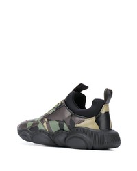 olivgrüne Camouflage Sportschuhe von Moschino