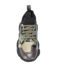 olivgrüne Camouflage Sportschuhe von Moschino