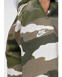 olivgrüne Camouflage Sportshorts von Nike Sportswear
