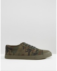 olivgrüne Camouflage Turnschuhe von Asos