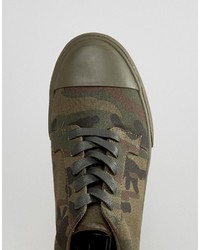 olivgrüne Camouflage Turnschuhe von Asos