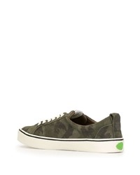 olivgrüne Camouflage Wildleder niedrige Sneakers von Cariuma