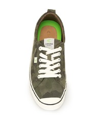 olivgrüne Camouflage Wildleder niedrige Sneakers von Cariuma