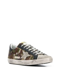 olivgrüne Camouflage Wildleder niedrige Sneakers von Golden Goose