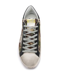 olivgrüne Camouflage Wildleder niedrige Sneakers von Golden Goose