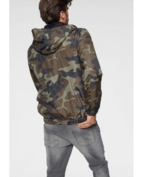 olivgrüne Camouflage Windjacke von John Devin