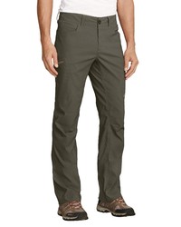 olivgrüne Chinohose von Eddie Bauer