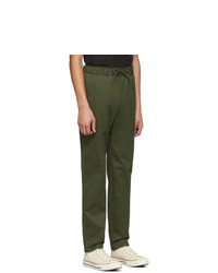 olivgrüne Chinohose von A.P.C.