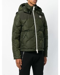 olivgrüne Daunenjacke von Moncler