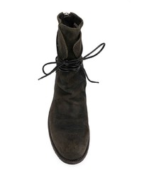 olivgrüne flache Stiefel mit einer Schnürung aus Wildleder von Officine Creative