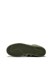 olivgrüne hohe Sneakers aus Leder von adidas