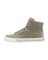 olivgrüne hohe Sneakers aus Segeltuch von Supra