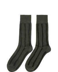 olivgrüne horizontal gestreifte Socken von Issey Miyake Men