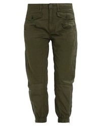 olivgrüne Karottenhose