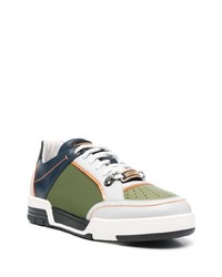 olivgrüne Leder niedrige Sneakers mit Blumenmuster von Moschino