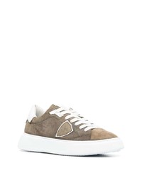 olivgrüne Leder niedrige Sneakers von Philippe Model Paris