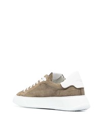 olivgrüne Leder niedrige Sneakers von Philippe Model Paris