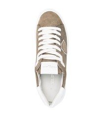 olivgrüne Leder niedrige Sneakers von Philippe Model Paris