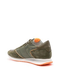 olivgrüne Leder niedrige Sneakers von Philippe Model Paris