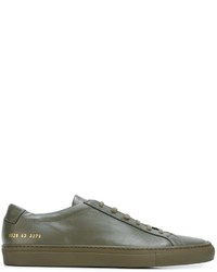 olivgrüne Leder Turnschuhe von Common Projects