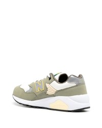 olivgrüne niedrige Sneakers von New Balance