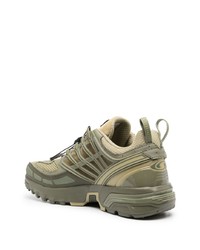 olivgrüne niedrige Sneakers von Salomon