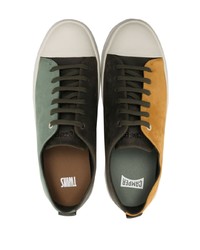 olivgrüne niedrige Sneakers von Camper