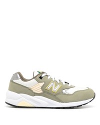 olivgrüne niedrige Sneakers von New Balance