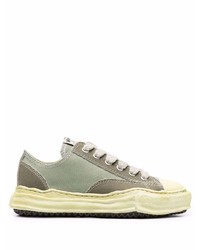 olivgrüne Segeltuch niedrige Sneakers von Maison Mihara Yasuhiro