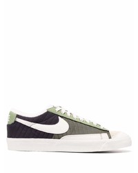 olivgrüne Segeltuch niedrige Sneakers von Nike