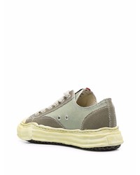 olivgrüne Segeltuch niedrige Sneakers von Maison Mihara Yasuhiro