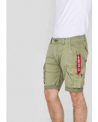 olivgrüne Shorts von Alpha Industries