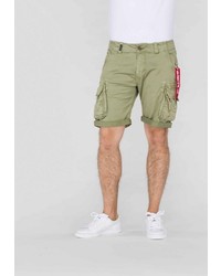 olivgrüne Shorts von Alpha Industries