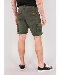 olivgrüne Shorts von Alpha Industries