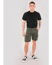 olivgrüne Shorts von Alpha Industries