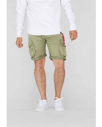 olivgrüne Shorts von Alpha Industries