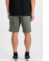 olivgrüne Shorts von Alpha Industries