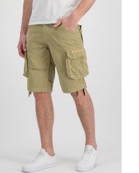 olivgrüne Shorts von Alpha Industries