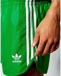 olivgrüne Shorts von adidas