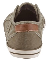 olivgrüne Slip-On Sneakers aus Segeltuch von Mustang Shoes