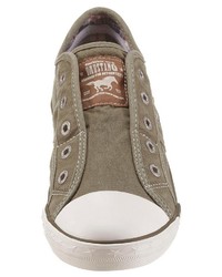 olivgrüne Slip-On Sneakers aus Segeltuch von Mustang Shoes