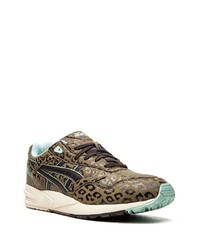 olivgrüne Sportschuhe von Asics